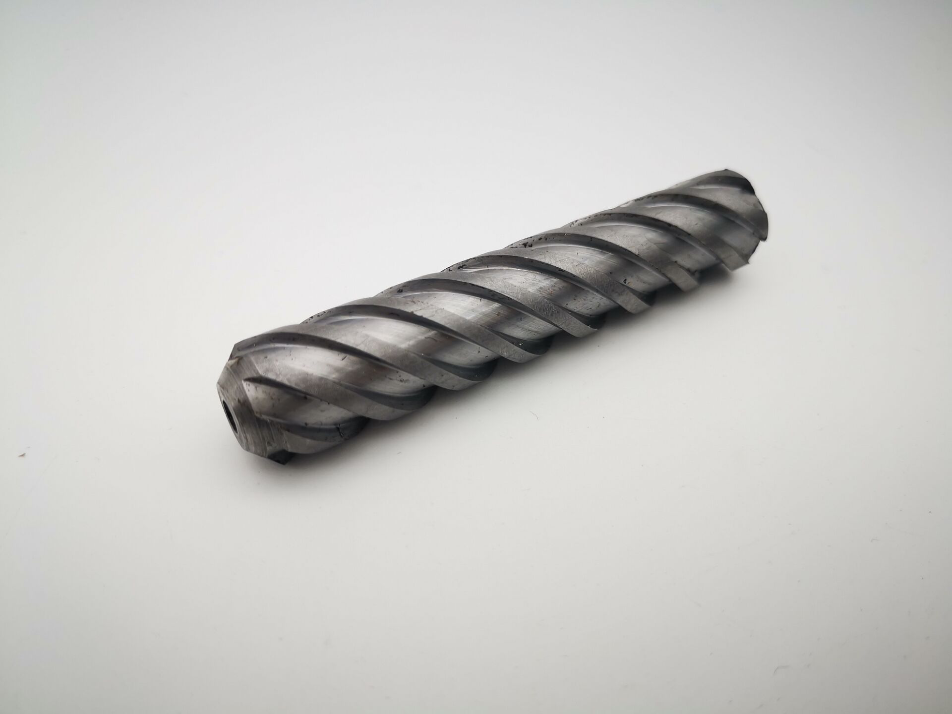 為何絲杆(gǎn)高頻淬火後會出現磨削裂痕 為何絲杆高頻(pín)淬火後會出(chū)現(xiàn)磨削裂痕